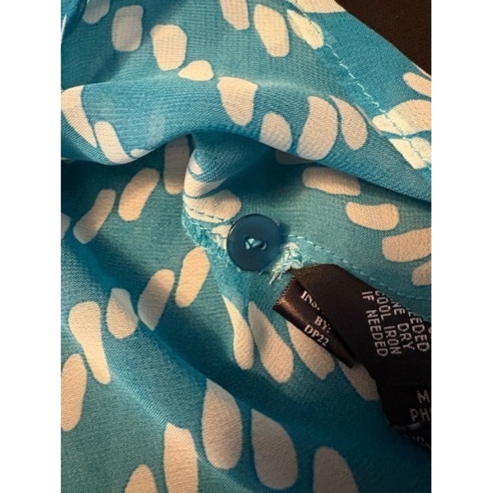 By & By short sleeve blouse, teal with white pattern, size medium - Picture 5 of 11